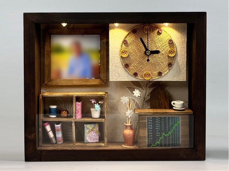 สั่งทำ นาฬิกาไม้ ของที่ระลึกให้ชาวต่างชาติ โยกย้าย ใส่ข้อความ และรูปได้  : Your office